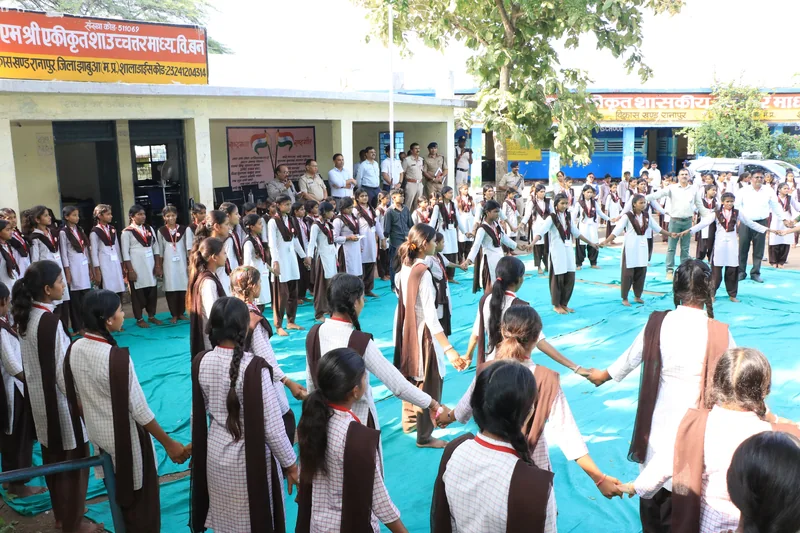 उप निर्वाचन को लेकर कलेक्टर एवं पुलिस अधीक्षक ने बन के मतदान केन्द्रों का किया निरीक्षण