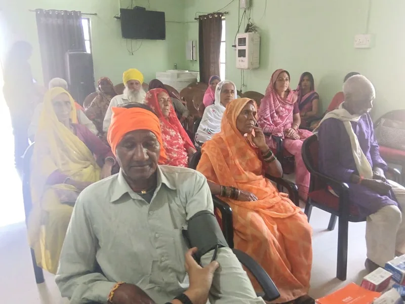 ग्राम हातौद में विधिक साक्षरता एवं स्वास्थ्य परीक्षण शिविर आयोजित
